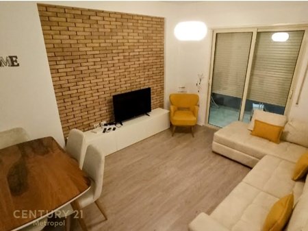 OFROJ PER QIRA APARTAMENT 2+1,TIRANA GOLDEN PARK!