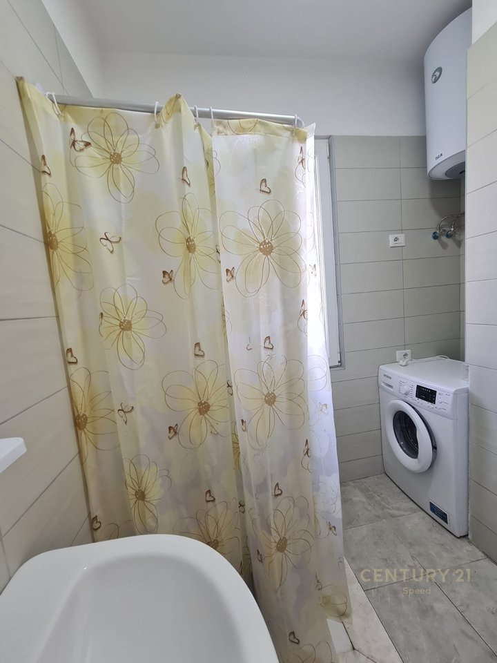 Japim me qira apartament 2+1, përballë shkollës “Zonja e Këshillit të Mirë” !!