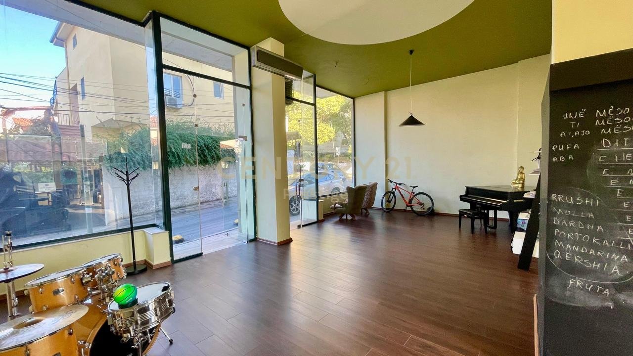 AMBIENT KOMERCIAL ME QIRA, VENDOSUR PRANE QYTETIT STUDENTI, TIRANE!