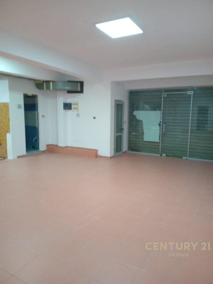 Ambiente Commerciale in Vendita a Fier!