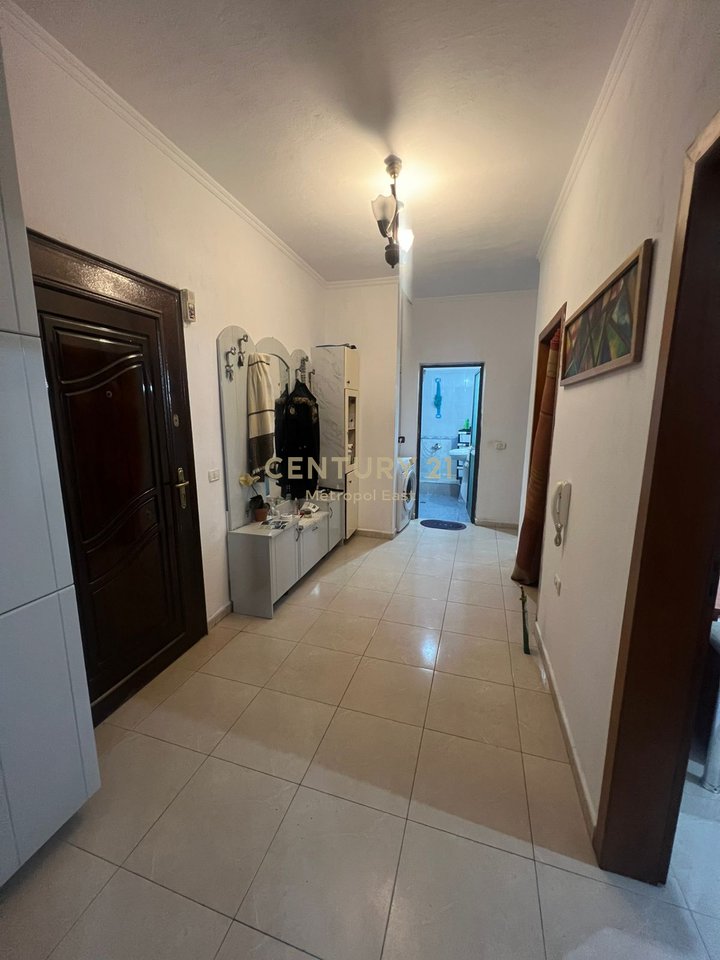 Shitet Apartament 2+1+2 - Kodra e Diellit