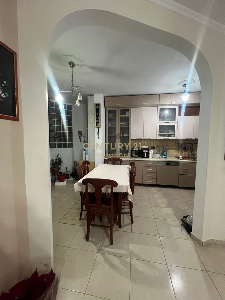 Shitet Apartament 2+1+2 - Kodra e Diellit