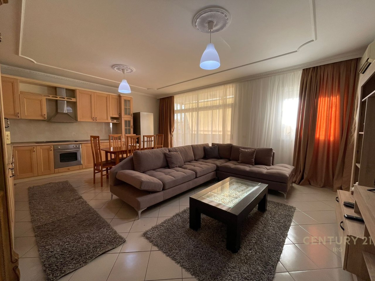 Apartament 2+1 ne Komune te Parisit!