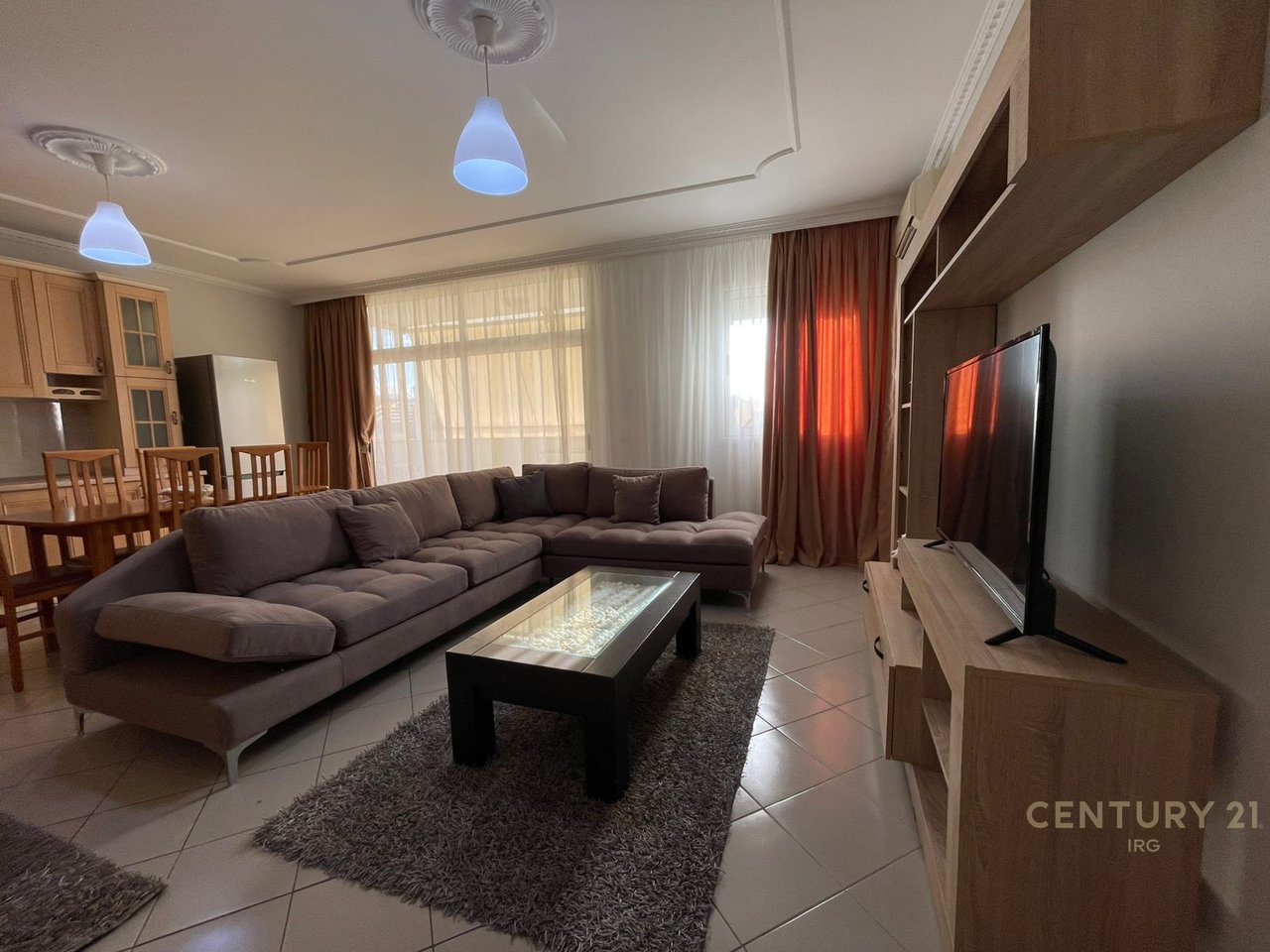 Apartament 2+1 ne Komune te Parisit!