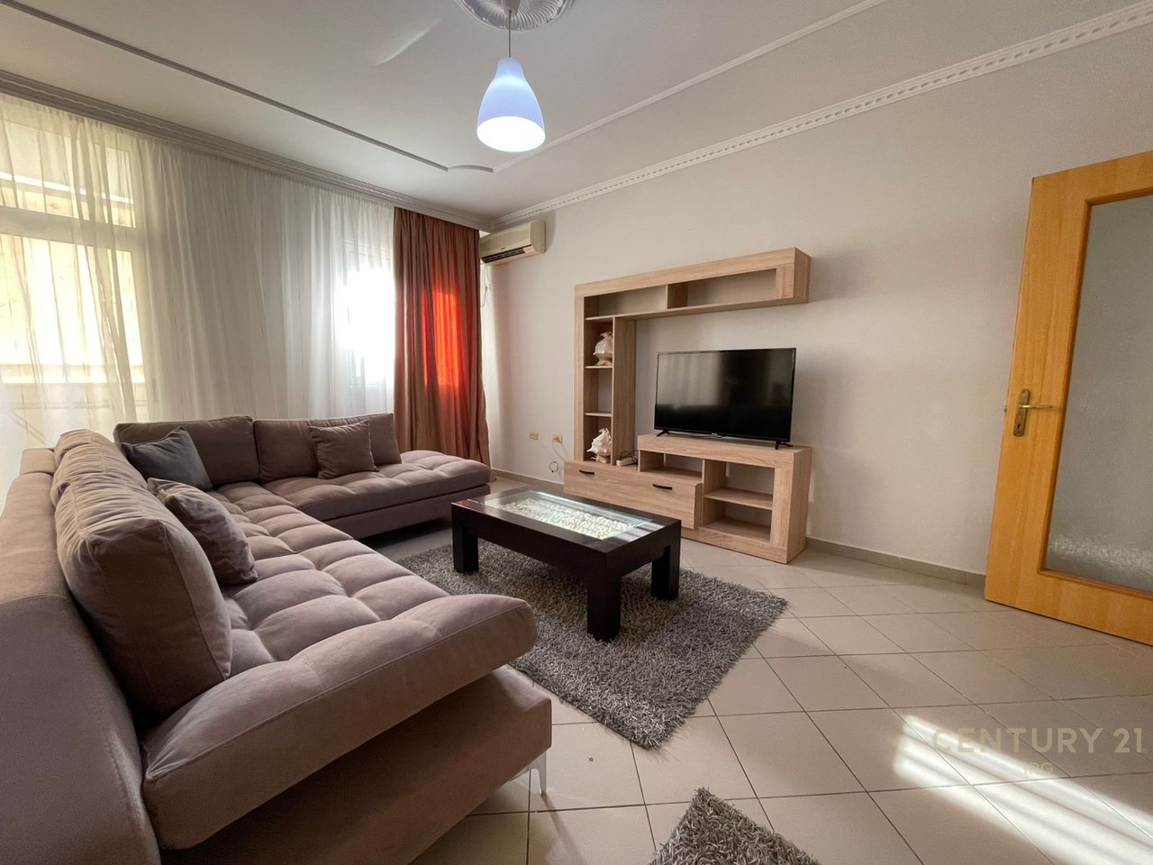 Apartament 2+1 ne Komune te Parisit!