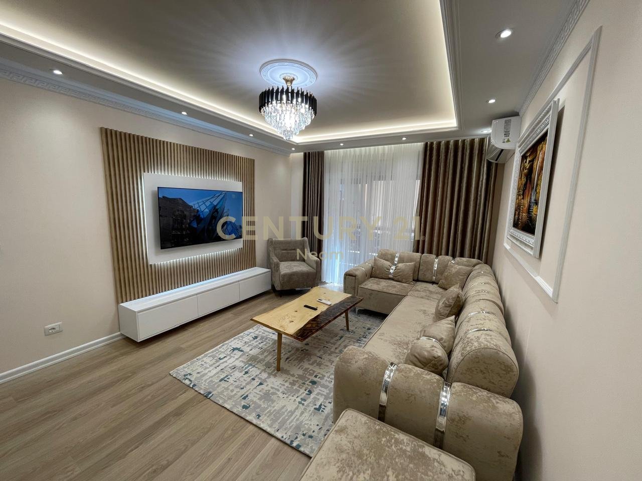 Jepet me qira Apartament 2+1 Me 2 Poste Parkimi ne Liqenin e Thate.