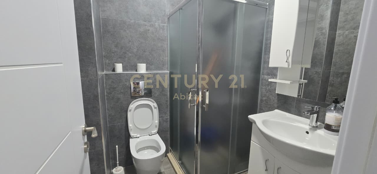 Apartament me qira 3+1+3+dy  poste parkimi pranë Kompleksit Delijorgji