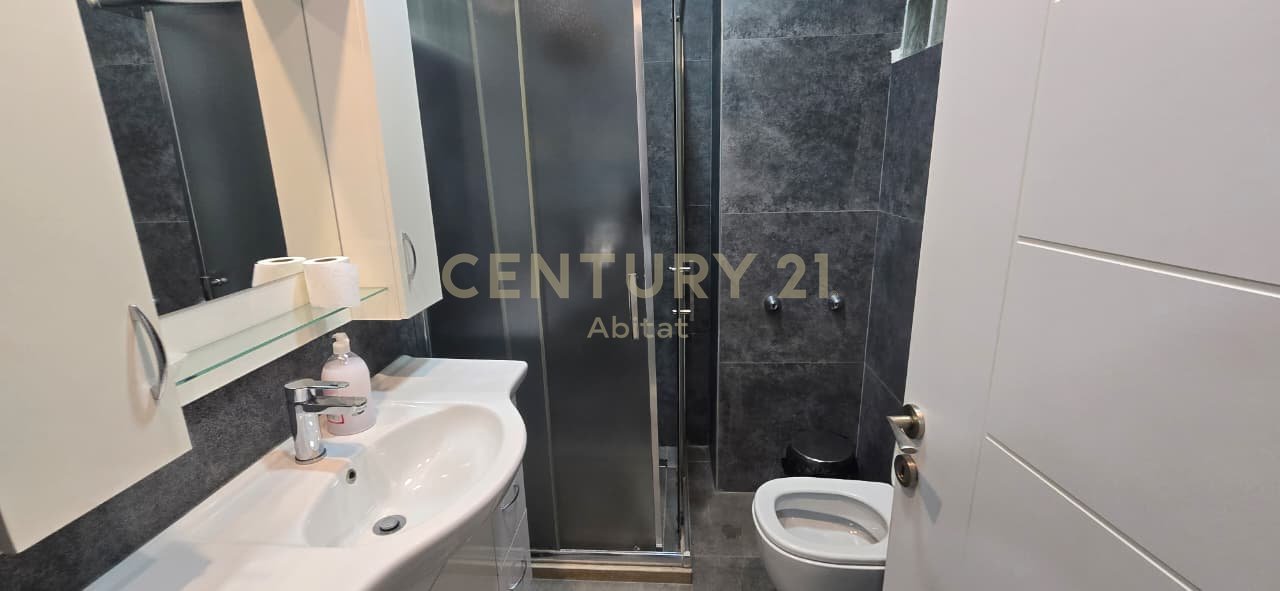 Apartament me qira 3+1+3+dy  poste parkimi pranë Kompleksit Delijorgji