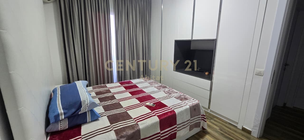 Apartament me qira 3+1+3+dy  poste parkimi pranë Kompleksit Delijorgji