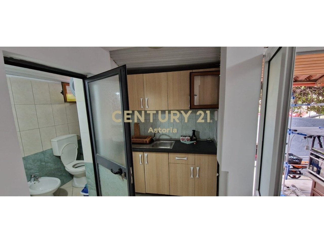 Studio apartment for rent in the Embassy Block, Durres Street!