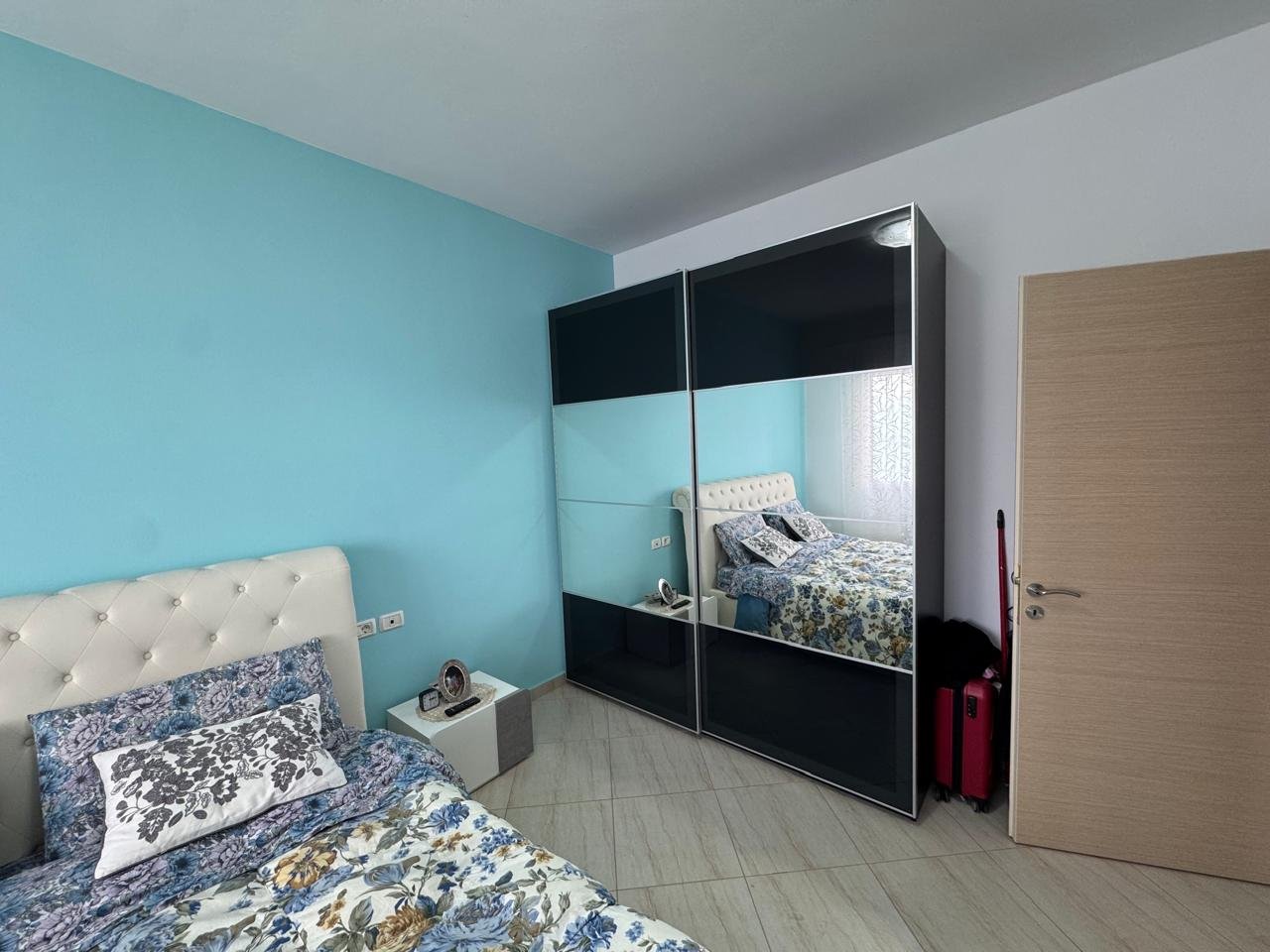 JEPET PER QIRA APARATMENT 2+2 NE LUNGOMARE!