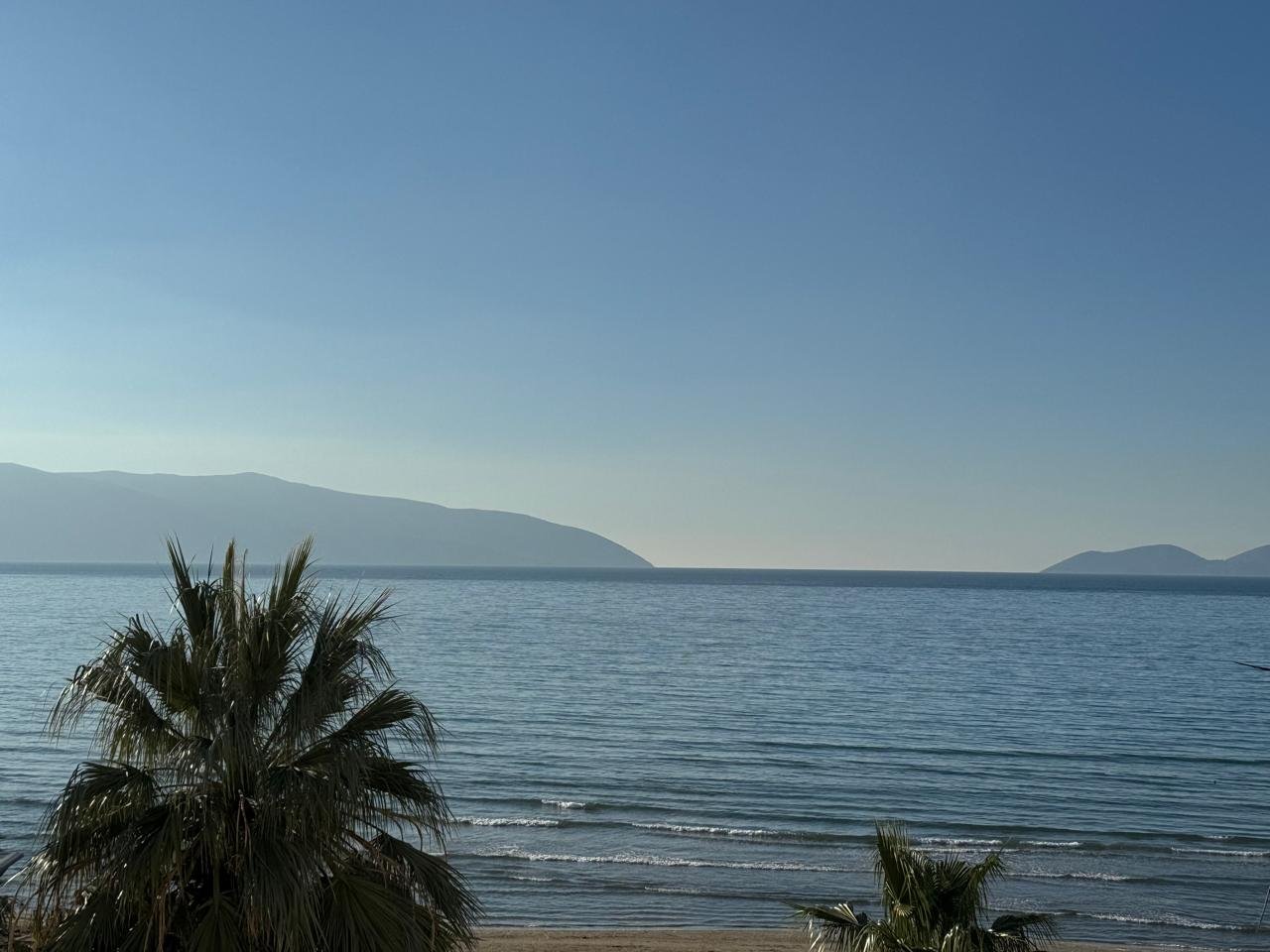 JEPET PER QIRA APARATMENT 2+2 NE LUNGOMARE!