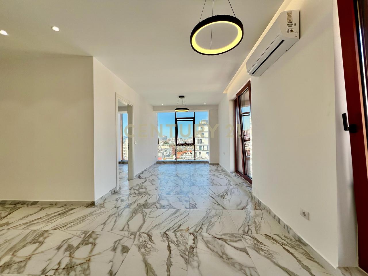 QIRA, ZYRË MODERNE - 70 m2 me PAMJE FANTASTIKE, RRUGA KAVAJËS‼️