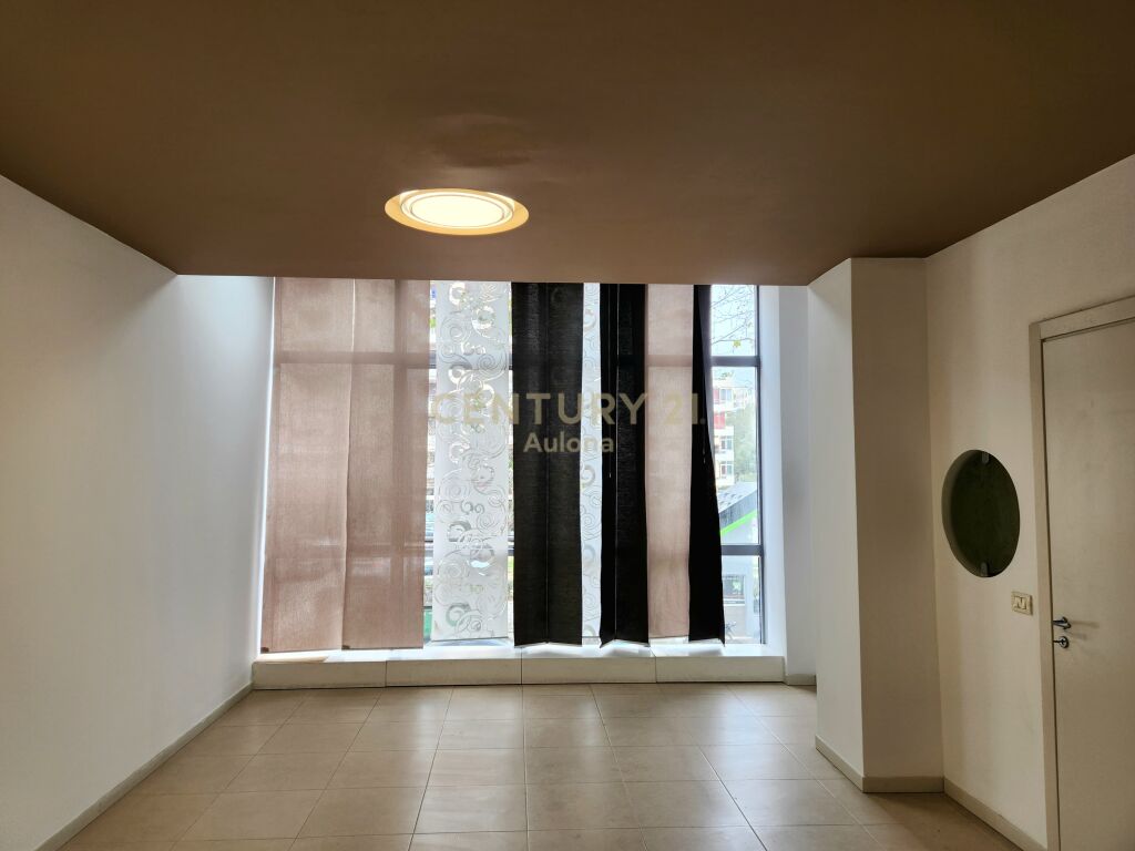 AMBIENT BIZNESI ME QERA NE VLORE