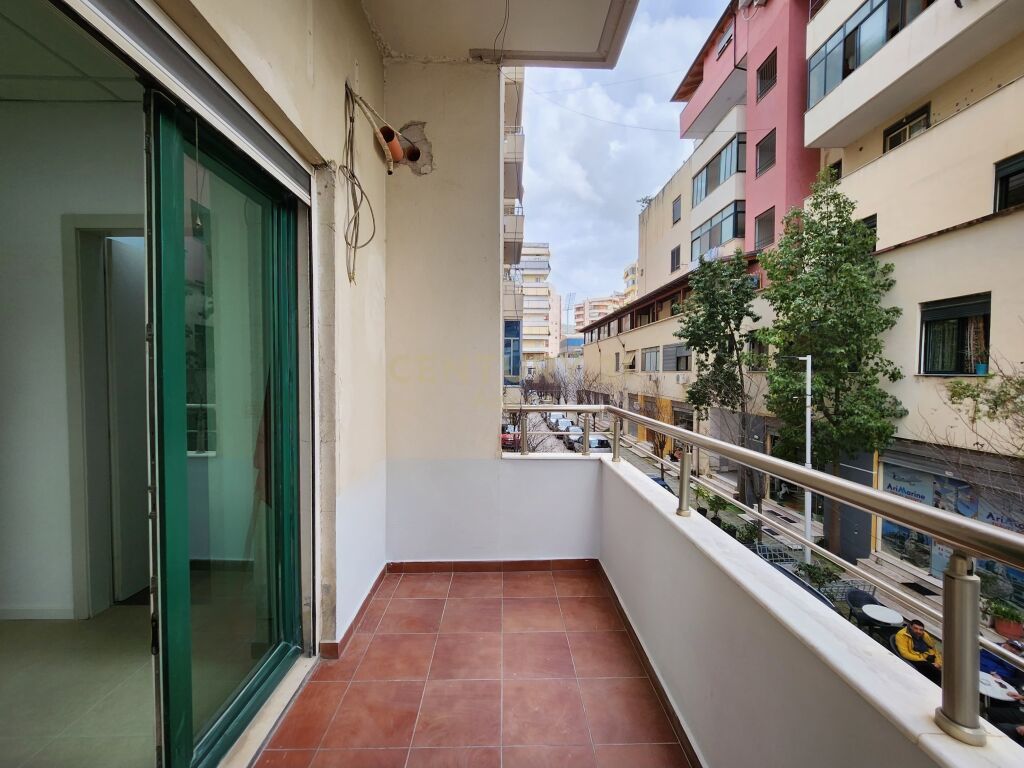 AMBIENT BIZNESI ME QERA NE VLORE