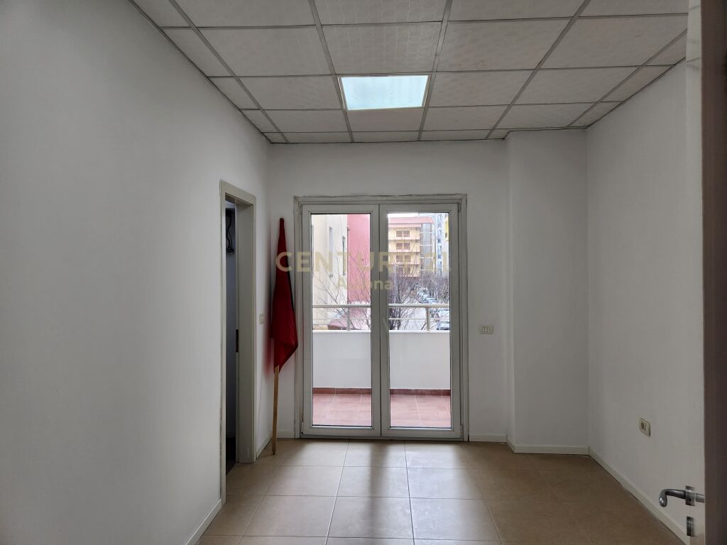 AMBIENT BIZNESI ME QERA NE VLORE