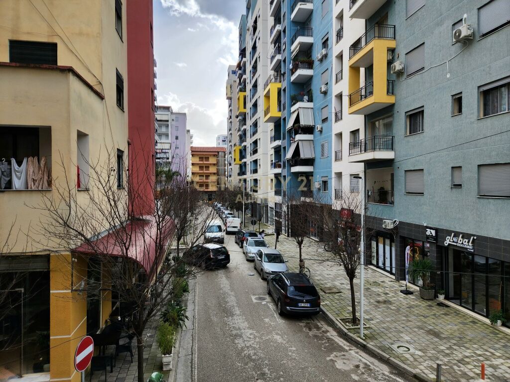 AMBIENT BIZNESI ME QERA NE VLORE