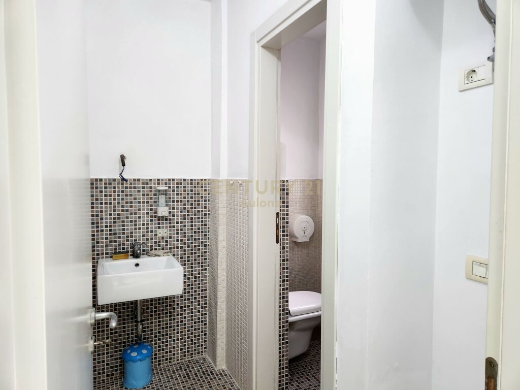 AMBIENT BIZNESI ME QERA NE VLORE