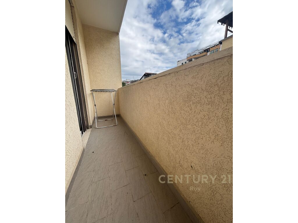 JEPET ME QIRA APARTAMENT 2+1 TEK SHKEMBI I KAVAJES !