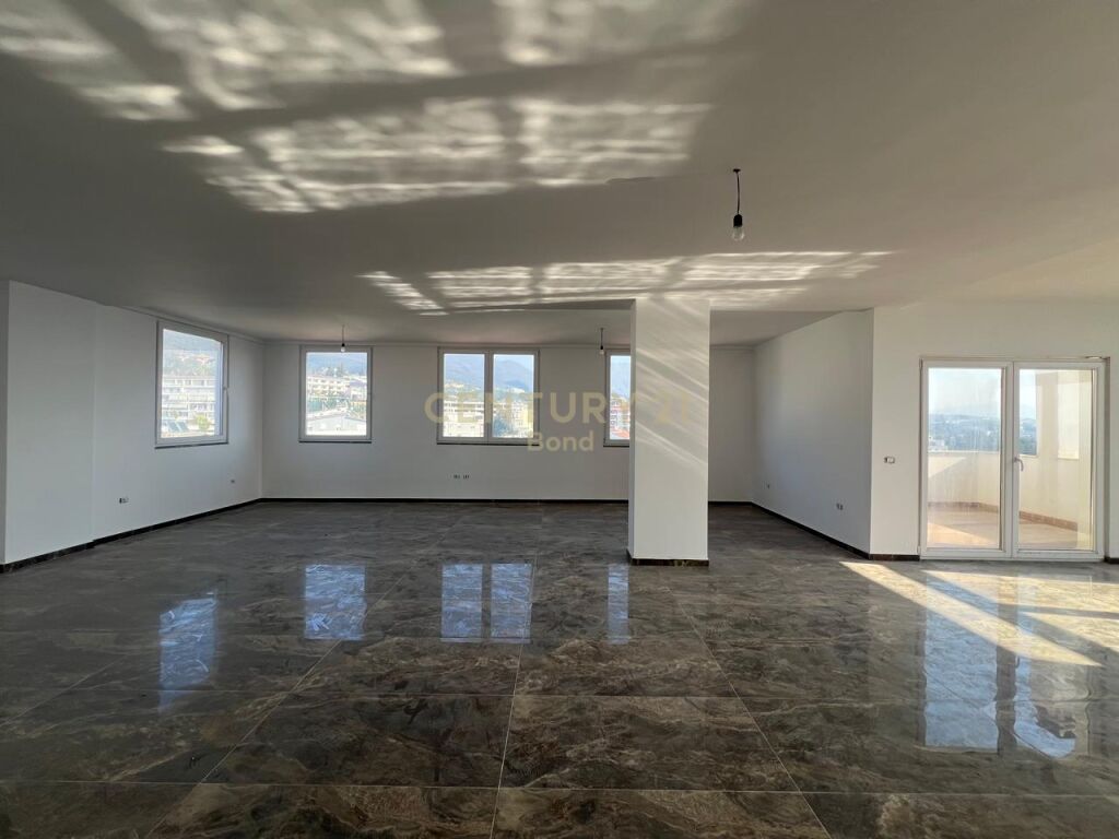 Apartament 3+1+2 Për Shitje në Fresk