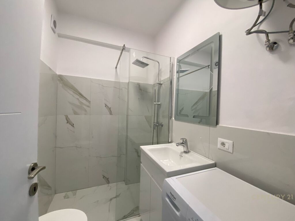Jepet me qira apartament 2+1 tek Xhamia e Selites !