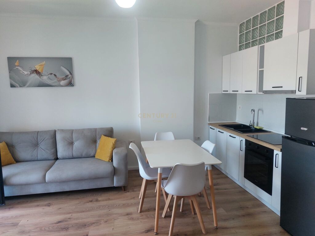 APARTAMENT ME QIRA 1+1 NE LUNGOMARE, VLORE
