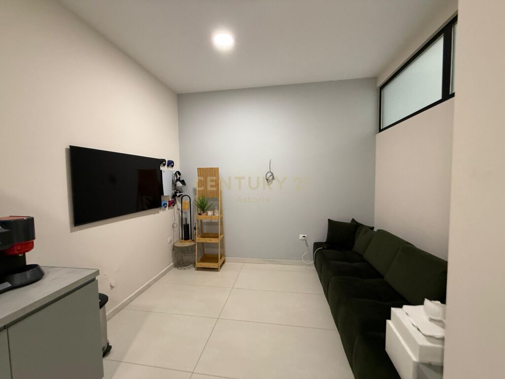 Commercial space for rent in the Jolla - Astir complex, 75m²
