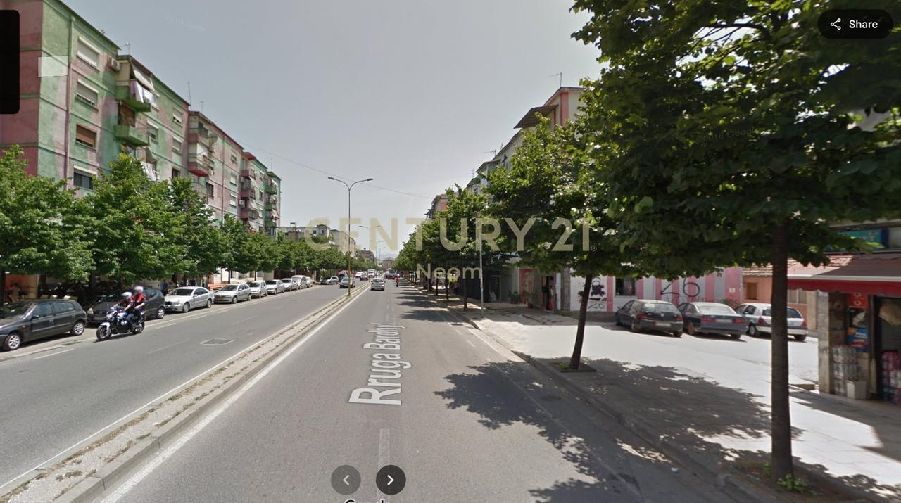 Spazio Commerciale in Vendita – Via Bardhyl, Strada, 180 m²