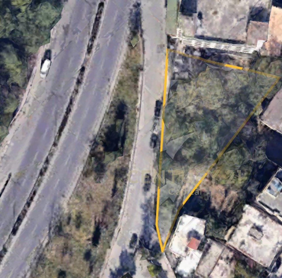Terreno di 1116 m² in vendita sulla strada di Elbasan, Tirana