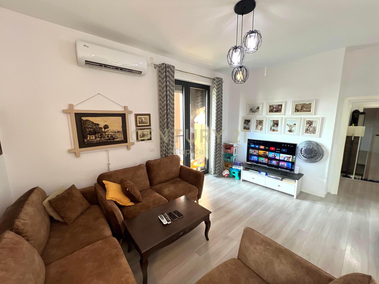 Appartamento 2+1+2 al Ristorante Durrësi, Tirana
