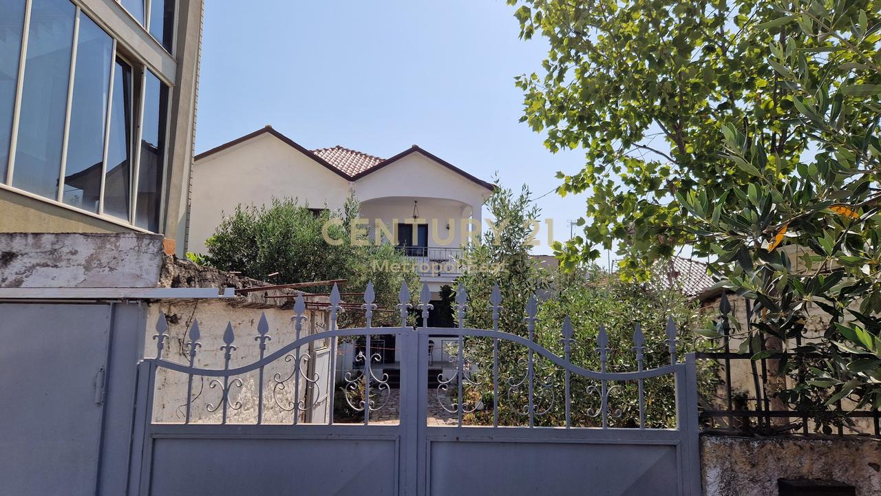 SHITET VILË 2-KATËSHE NË QENDËR TË SHIJAKUT