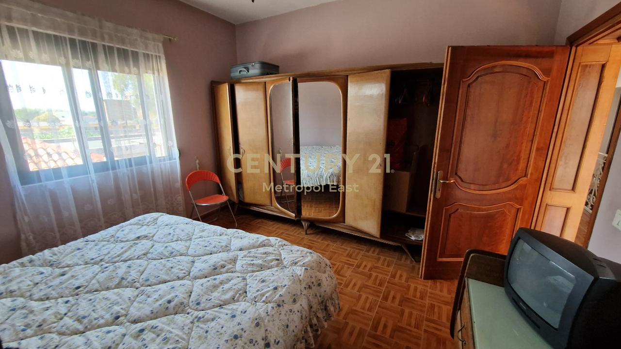 SHITET VILË 2-KATËSHE NË QENDËR TË SHIJAKUT