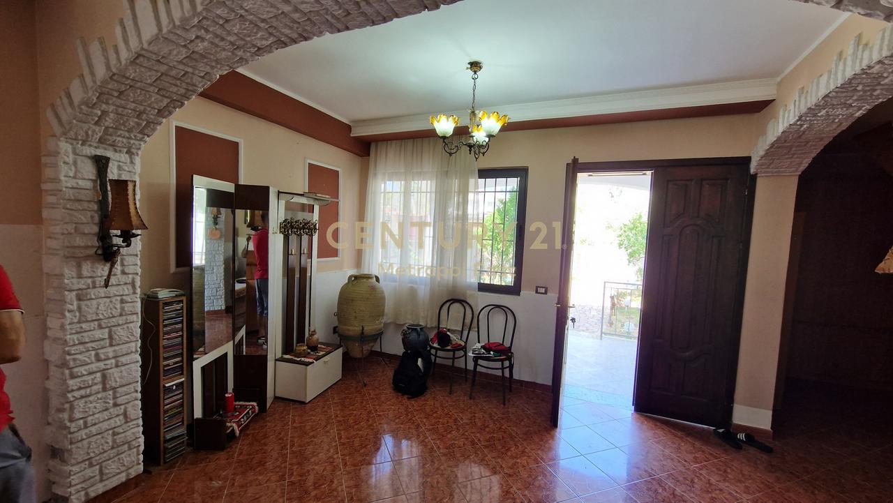 SHITET VILË 2-KATËSHE NË QENDËR TË SHIJAKUT