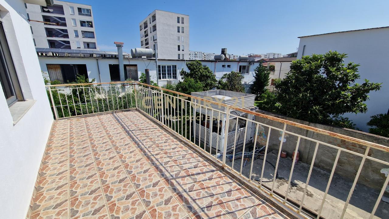 SHITET VILË 2-KATËSHE NË QENDËR TË SHIJAKUT