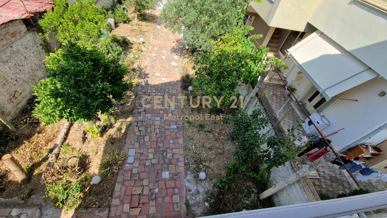 SHITET VILË 2-KATËSHE NË QENDËR TË SHIJAKUT