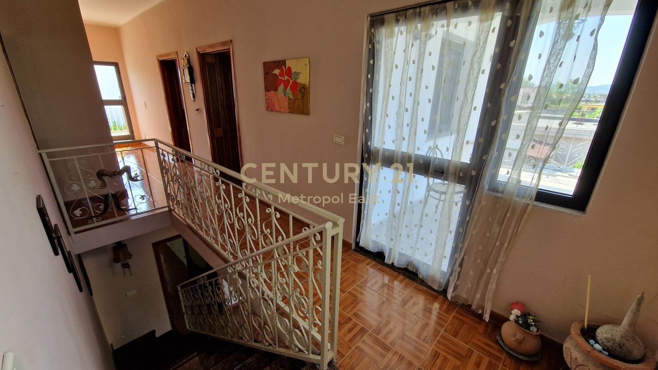 SHITET VILË 2-KATËSHE NË QENDËR TË SHIJAKUT