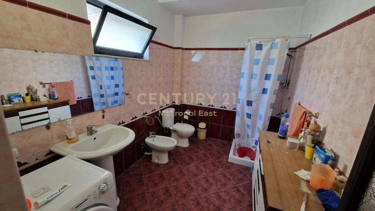 SHITET VILË 2-KATËSHE NË QENDËR TË SHIJAKUT