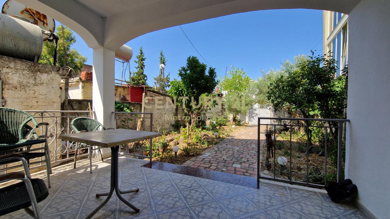 SHITET VILË 2-KATËSHE NË QENDËR TË SHIJAKUT