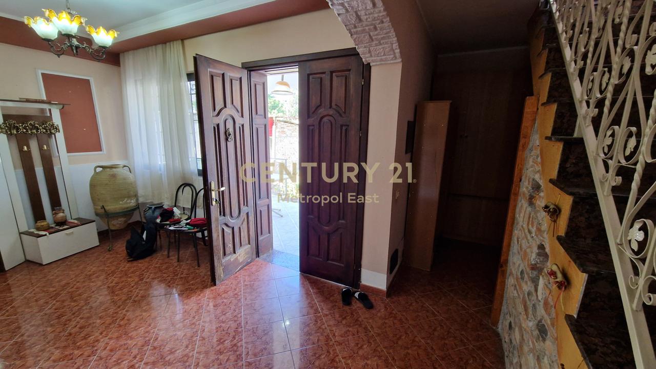 SHITET VILË 2-KATËSHE NË QENDËR TË SHIJAKUT