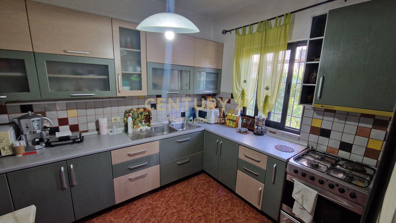 SHITET VILË 2-KATËSHE NË QENDËR TË SHIJAKUT