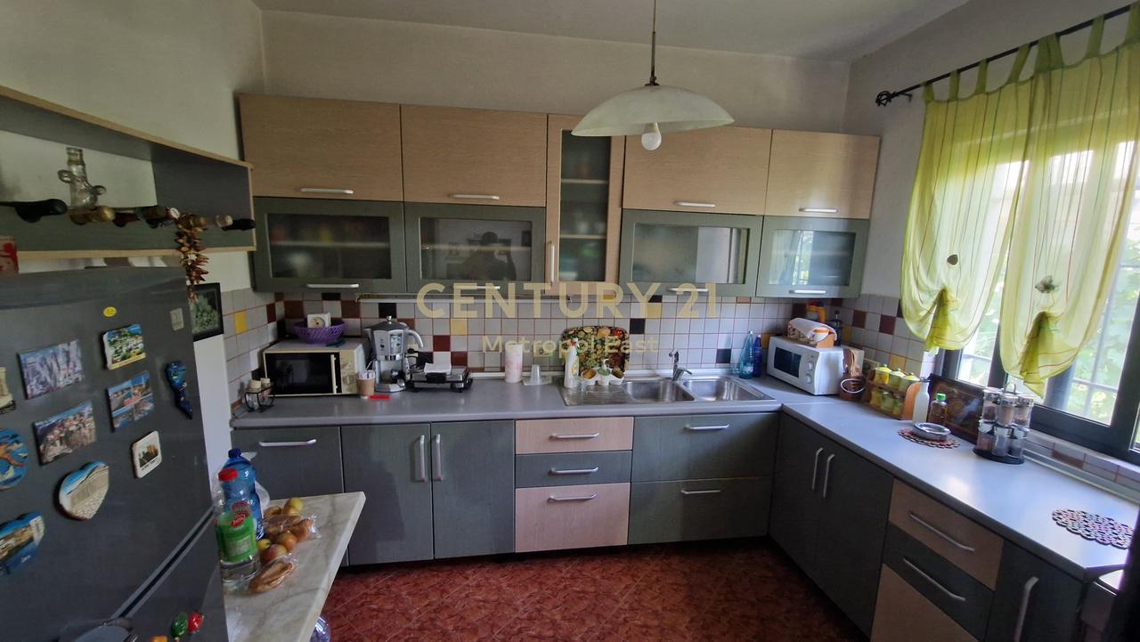 SHITET VILË 2-KATËSHE NË QENDËR TË SHIJAKUT