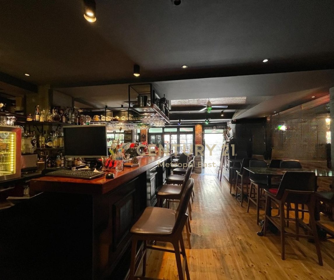 BAR RISTORANTE IN VENDITA 114m2 IN UNA DELLE ZONE PIÙ FREQUENTATE DI SARANDA