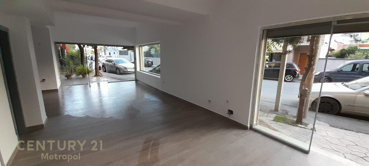 COMMERCIAL UNIT, SHOP FOR SALE ON NJAZI MEKA STREET!