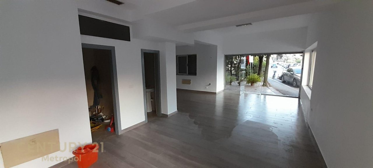 COMMERCIAL UNIT, SHOP FOR SALE ON NJAZI MEKA STREET!
