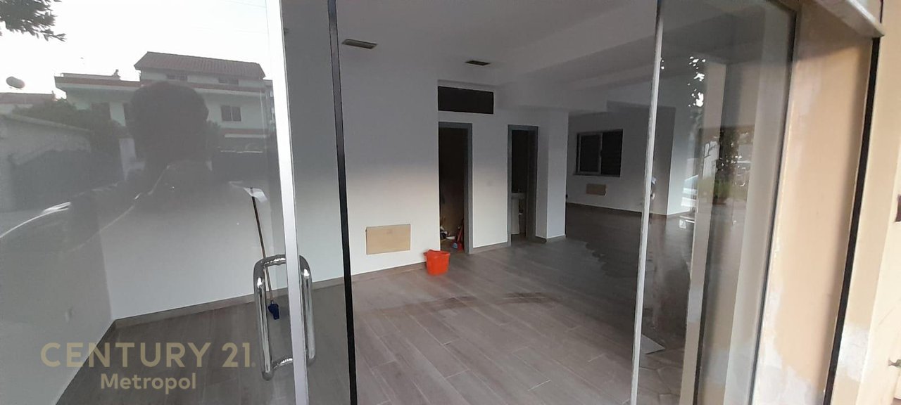 COMMERCIAL UNIT, SHOP FOR SALE ON NJAZI MEKA STREET!