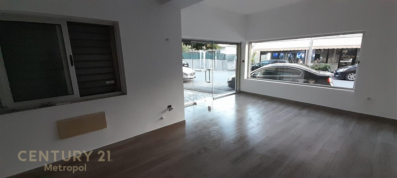 COMMERCIAL UNIT, SHOP FOR SALE ON NJAZI MEKA STREET!