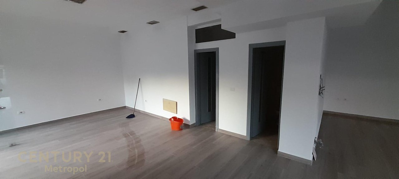 COMMERCIAL UNIT, SHOP FOR SALE ON NJAZI MEKA STREET!