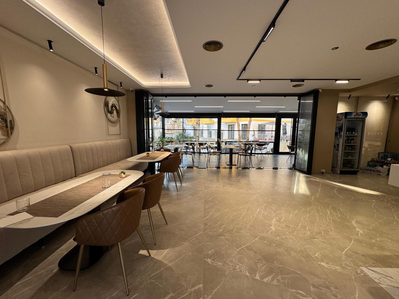 SHE'S A BAR-RESTAURANT IN QERRET!
