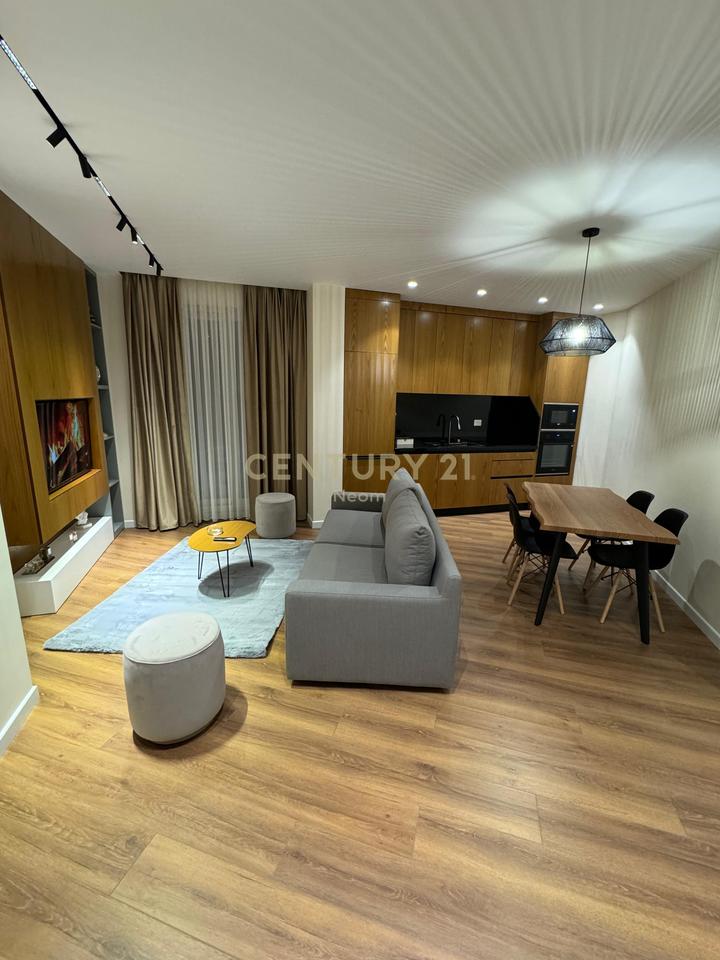 Appartamento 2+1 con Arredamento di Lusso, Garage Incluso e Vista Fantastica sullo Zoo e sul Lago