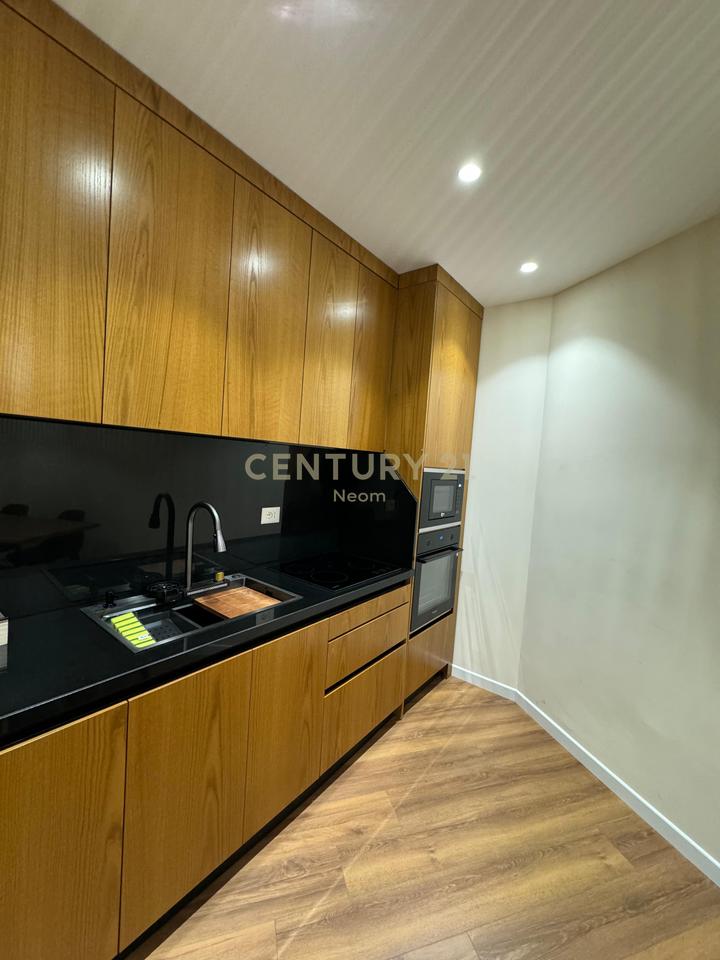 Appartamento 2+1 con Arredamento di Lusso, Garage Incluso e Vista Fantastica sullo Zoo e sul Lago